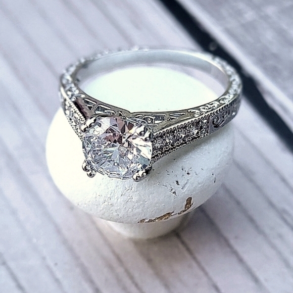 Jewelry - Solitaire ring with intricate band detailing, high set, New! Multiple sizes